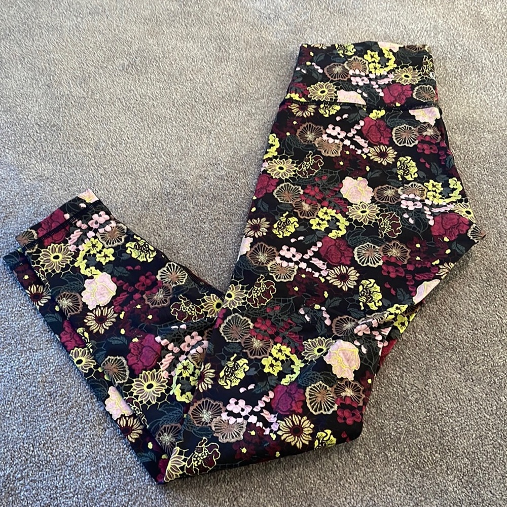 🐿️ Floral Lululemon Leggings